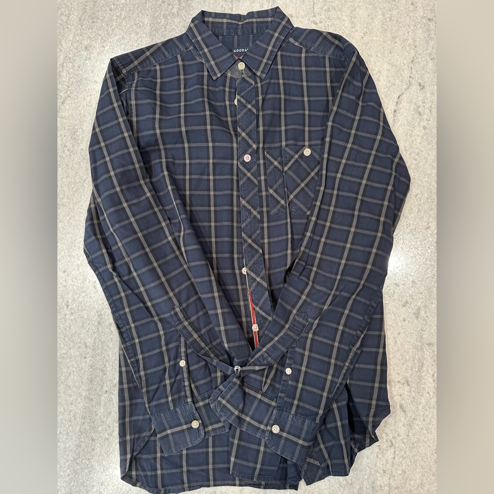 Men’s button down dress casual shirt by Goodale size medium